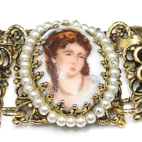 Vintage 1960s Faux Pearl & Victorian Lady Link Bracelet, Gold Tone - Picture 7 of 10